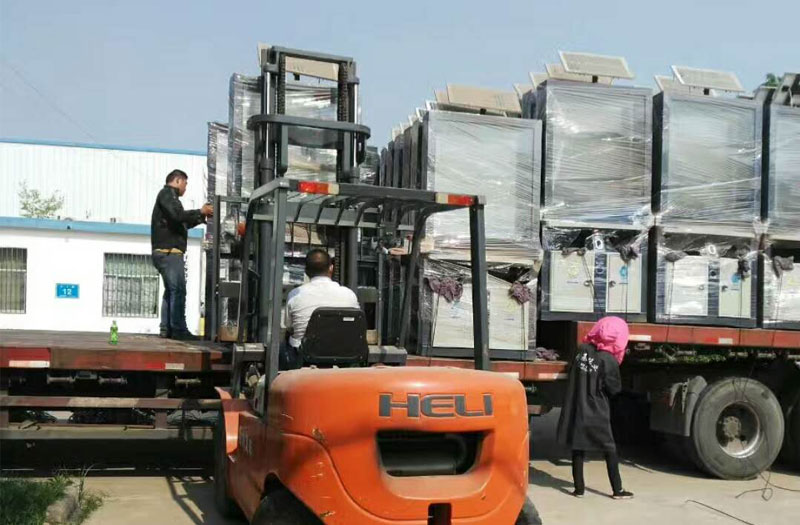 东莞太阳能垃圾箱发货图(图1)