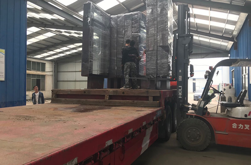 广州不锈钢指路牌灯箱发货！(图1)