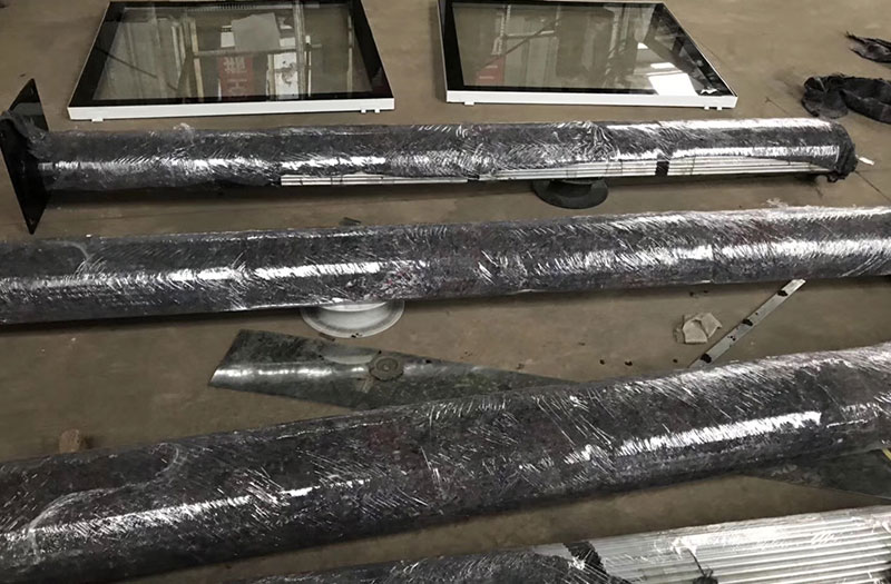 石家庄太阳能滚动阅报栏灯箱发货！(图3)